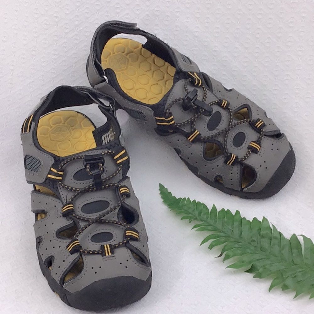 Khombu “Kyle” Gray Bungee Top Sandals